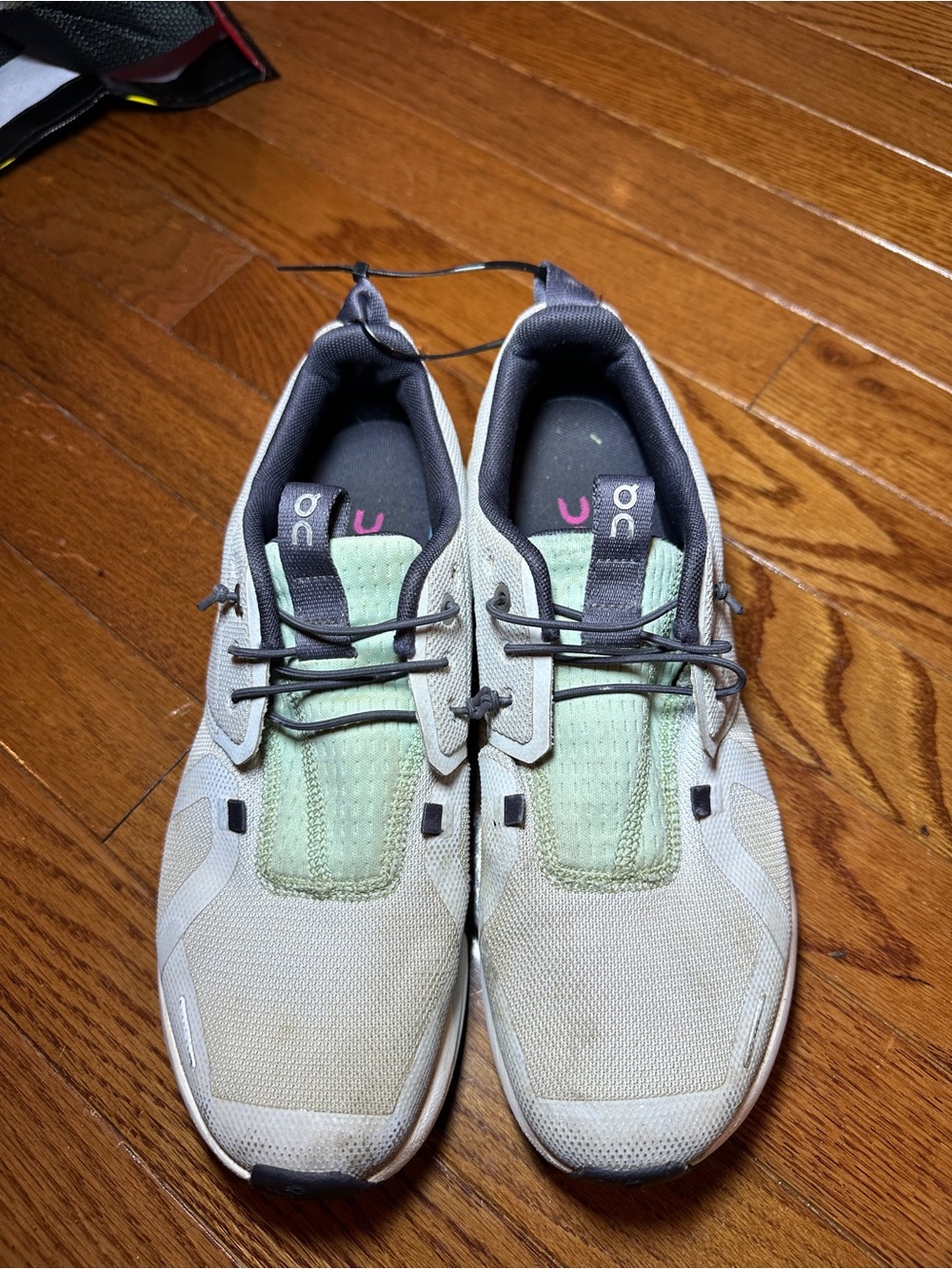 On Cloud Sky Running Shoes in Glacier Sage with Quick-Pull Laces -Y6.5
